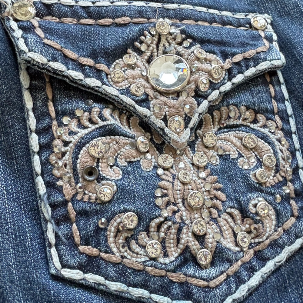 L.A. Idol Women's 5 Low Rise Blue Fleur De Lis Embroidered Boot Cut Jeans - Picture 3 of 6